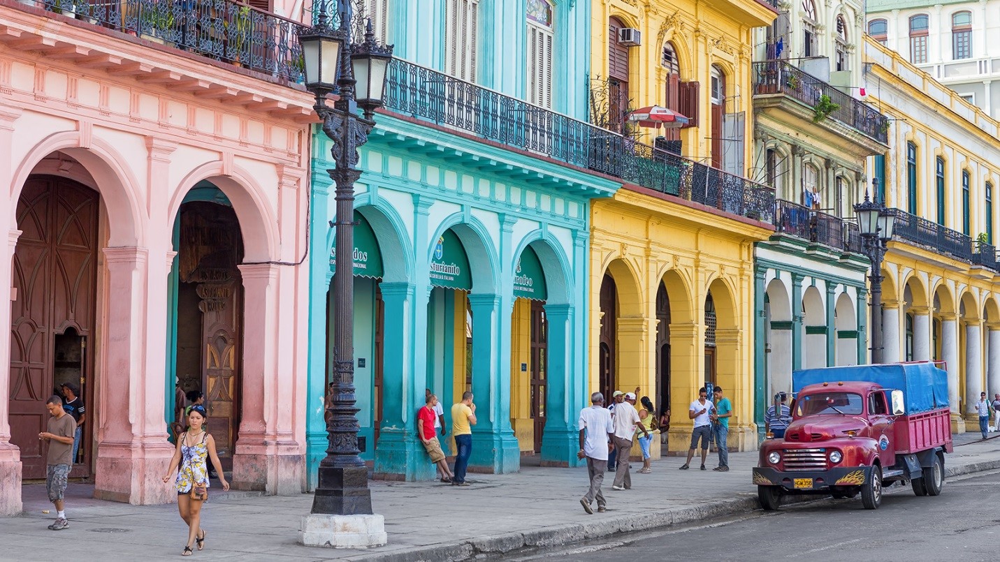 بندر زیبا و تاریخی هاوانا بزرگترین شهر کوبا می باشد.