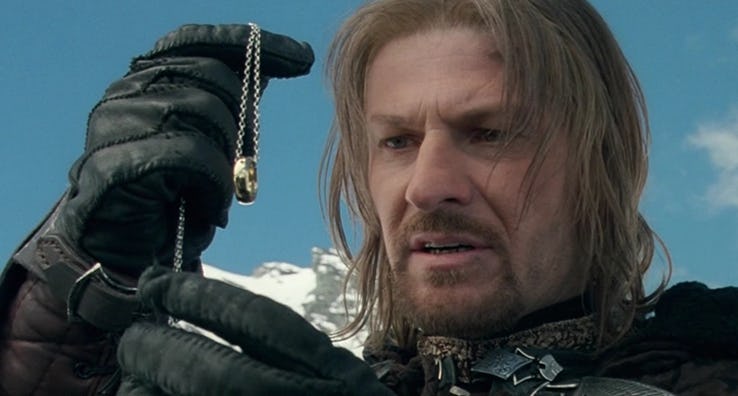 Lord of the Rings Boromir holding ring