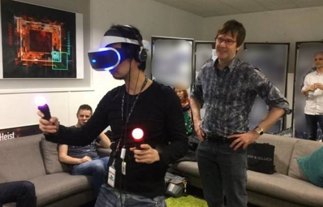 بازدید Hideo kojima از استودیوی سازنده Little   big plant و امتحان عناوین  VR