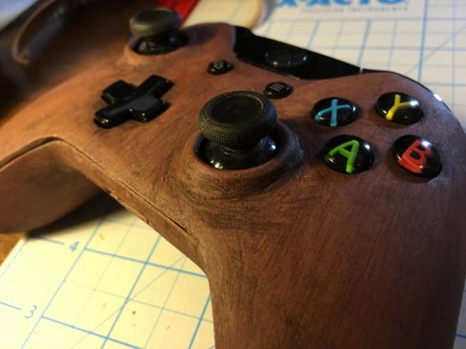 کنترلر  Xbox One ساخته شده توسط پرینتر 3 بعدی و از جنس چوب